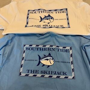 Southern Tide Men’s Pair of White and Light Blue Logo Tees, size M, EUC